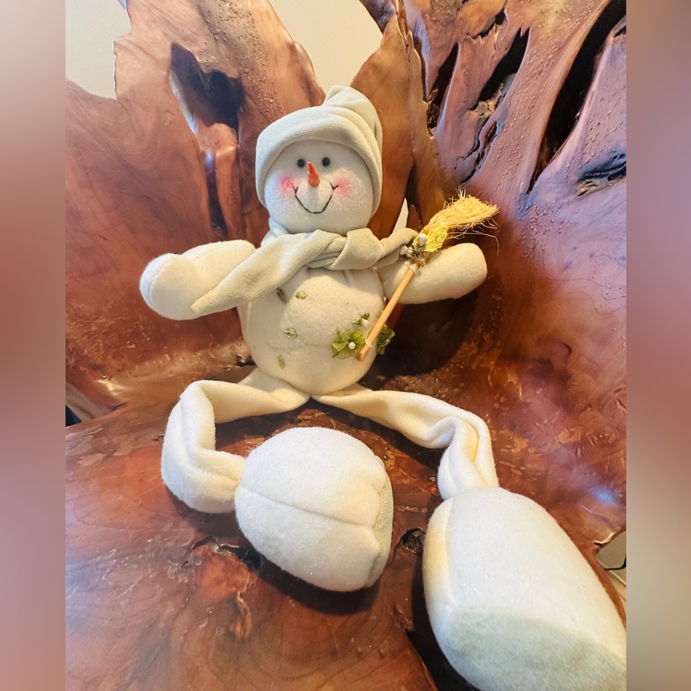 🧊 Vintage ⛄️ White Adorable Snowman-On-A-Shelf Plush Decor for ❄️ Winter!